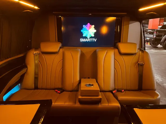 Vito VIP kabin: Smart TV ve deri arka koltuklar