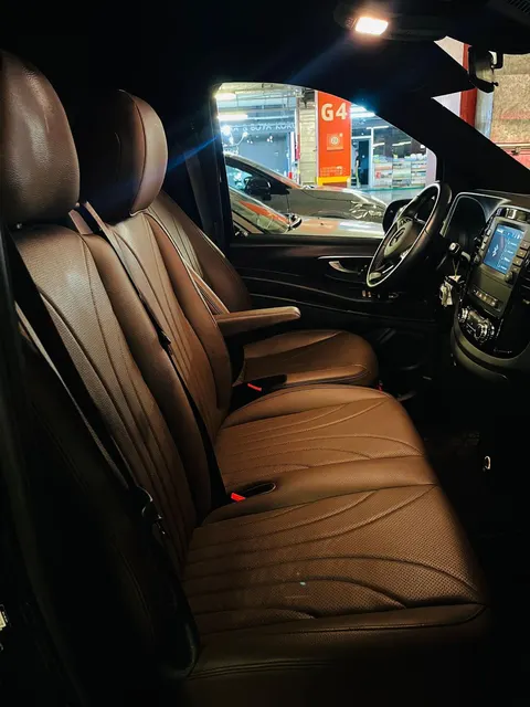 Vito VIP: deri ön koltuklar ve sürücü bölümü