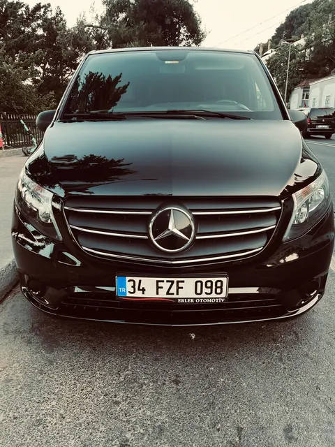 AGE VIP siyah Mercedes-Benz Vito, önden görünüm